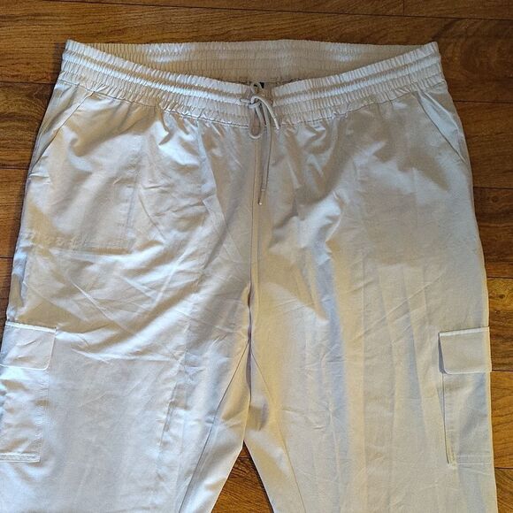 Old Navy Ivory Extra High Waisted StretchTech Cargo Jogger Pants Plussize 3X - Picture 3 of 13